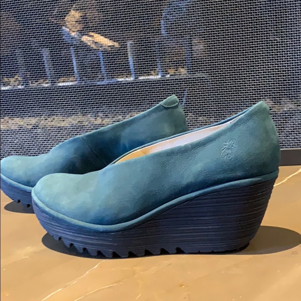 London Fly yaz wedge pump